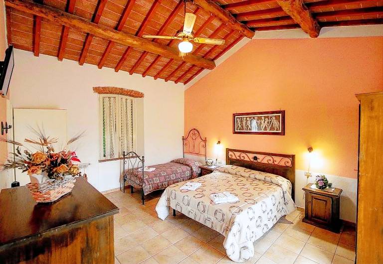 Agriturismo Le Giuncaine Agrodolce: Camera Rondine — photo 2