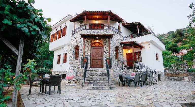 Vacation home with barbeque & patio | Perfect for remote work in Volos