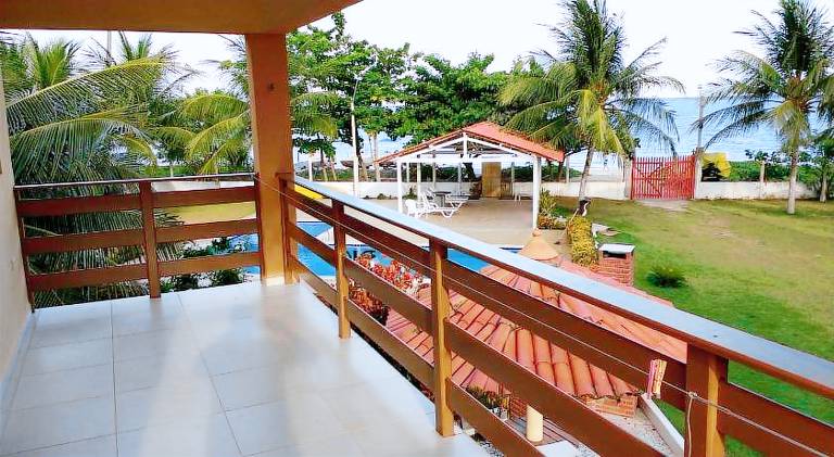 Serviced apartment with pool, yard & grill — photo 5
