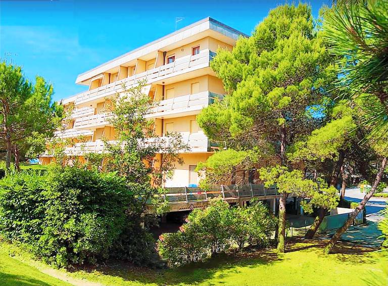 Rental apartment with yard in Bibione