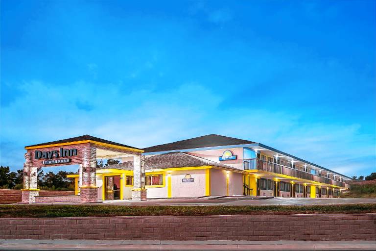 Days Inn by Wyndham Cloverdale Greencastle — photo 2