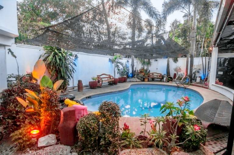 Vacation home with pool — photo 3