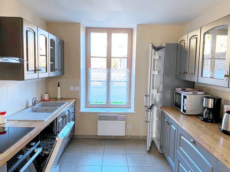 Gite with grill, yard & terrace — photo 3