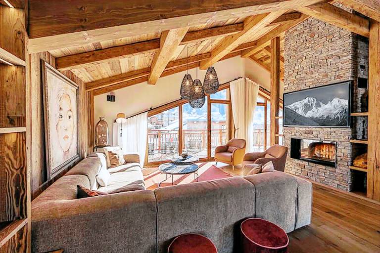 Apartment with patio, sauna & pool in Courchevel