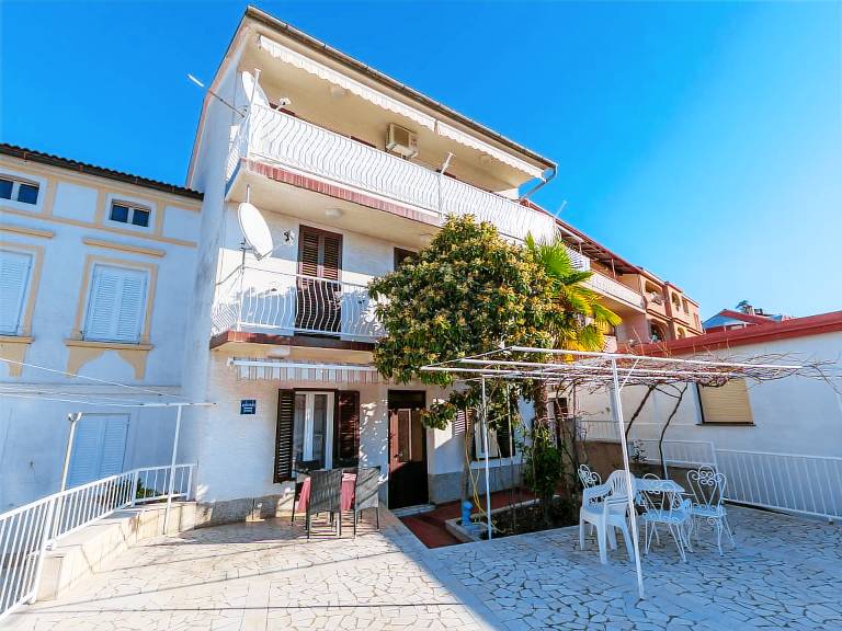 Nice apartment with yard & patio | Close to the beach | Dogs allowed — photo 2