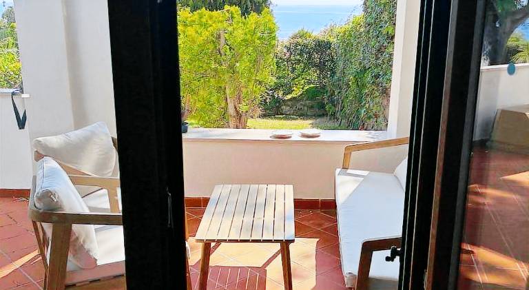 Modern Sea View Villa- Private Garden&Beach Access — photo 3