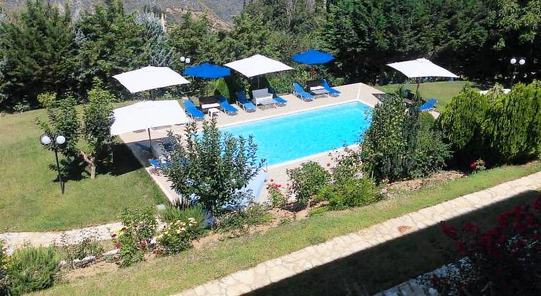 Holiday apartment with private pool, garden & terrace in Xylokastro-Evrostina