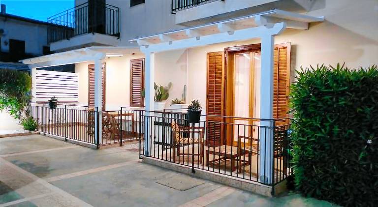 Holiday apartment with pool & hot tub in San Vito Lo Capo