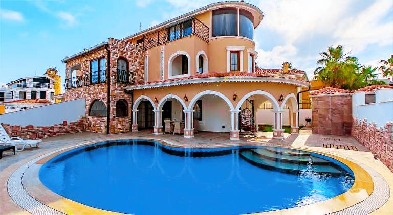 Villa with jacuzzi, barbeque & private pool in Antalya