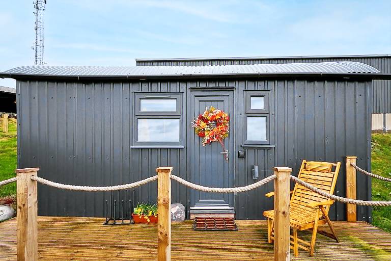 Host Stay Curlews Rest