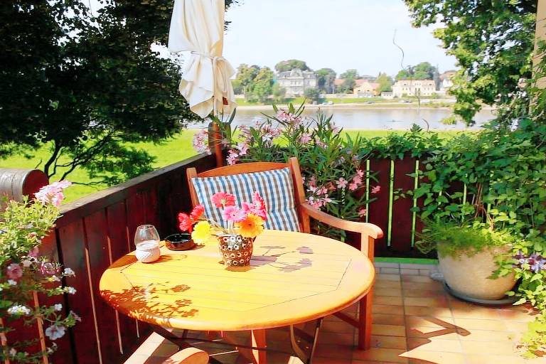 Vacation home with garden — photo 3