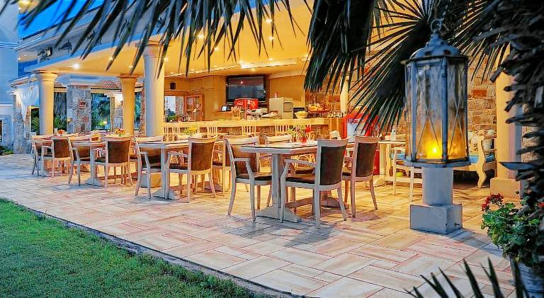 Serviced apartment with pool, terrace & sauna — photo 4