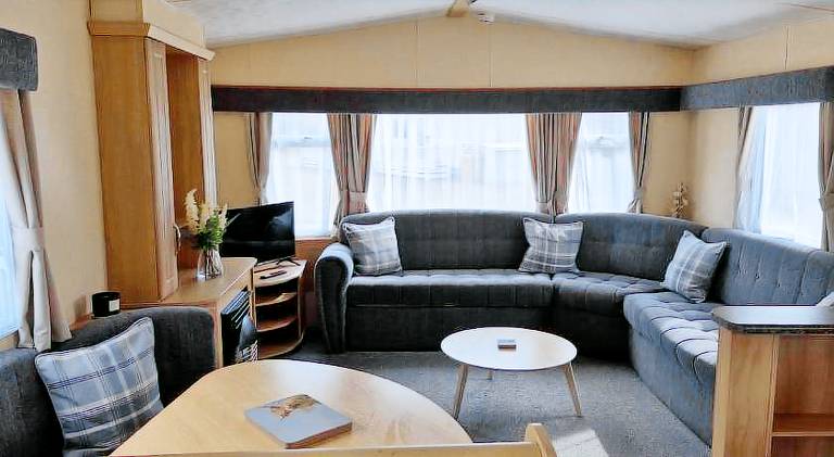 Superb 8 Berth Dog Friendly Caravan To Hire In Norfolk Ref 10054B — photo 2