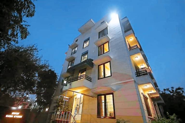 Tipsyy Inn Suites 006