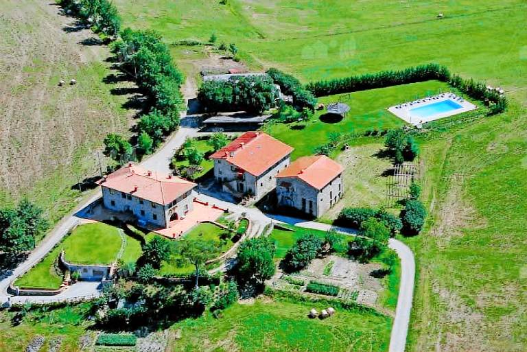 Vacation home with garden, barbeque & private pool in Poppi