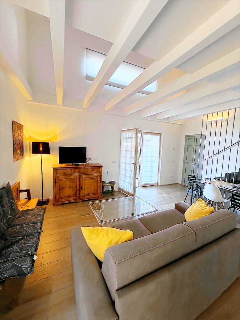 Rental apartment with yard, BBQ & patio — photo 5