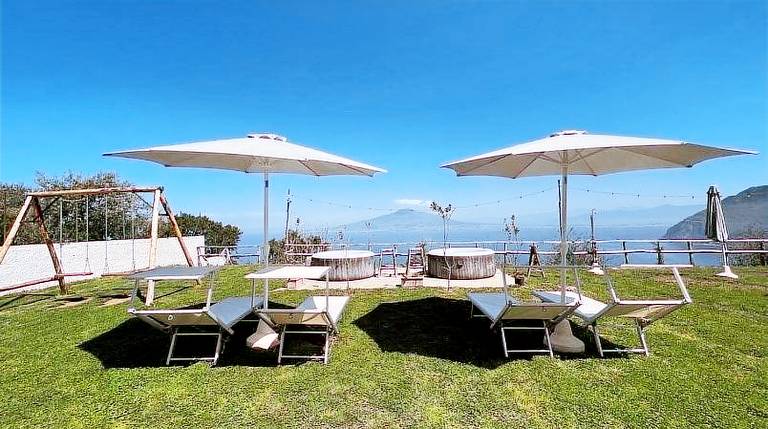 Lodge with pool, grill & yard | Close to the beach | Perfect for remote work | Pets are welcome — photo 3