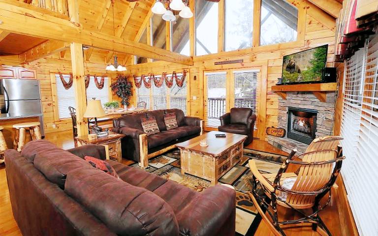 Child-friendly cabin with pool, BBQ & jacuzzi | Mountain view | Pets allowed — photo 5