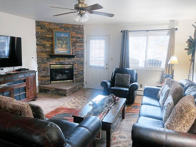 Fawn Valley Inn: 242 in Estes Park, CO