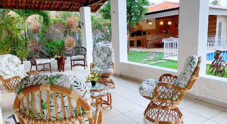 Vacation home with pool — photo 4