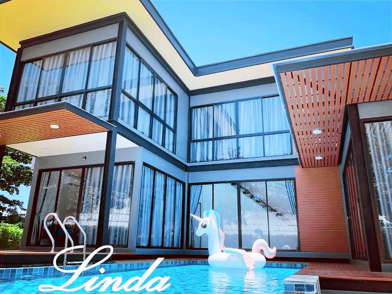 Villa with yard & private pool — photo 3