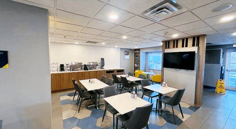 Microtel Inn & Suites - Triadelphia — photo 3