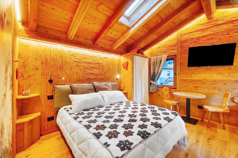 Studio with fast internet & hot tub | Mountain view in Jovencan