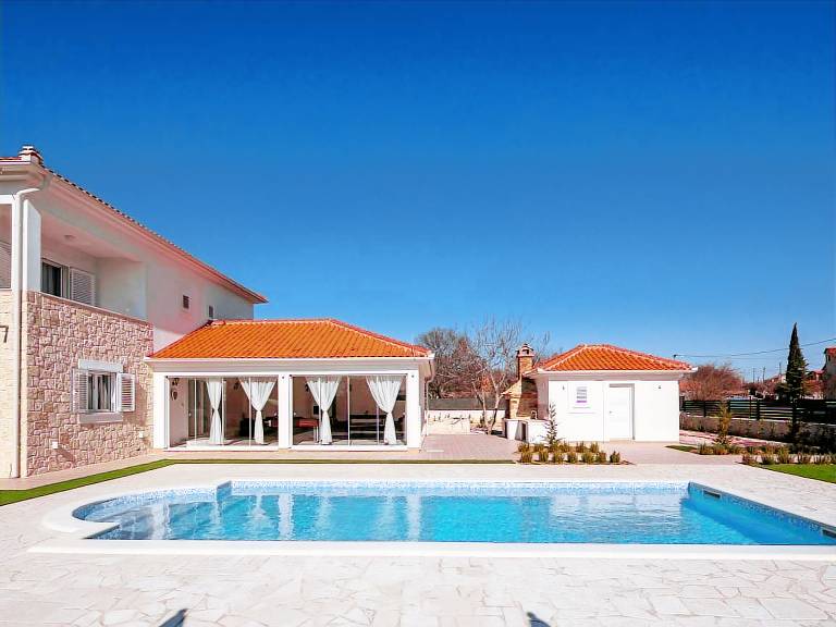 Fully equipped lovely house with BBQ, garden & terrace | Pets are welcome — photo 4