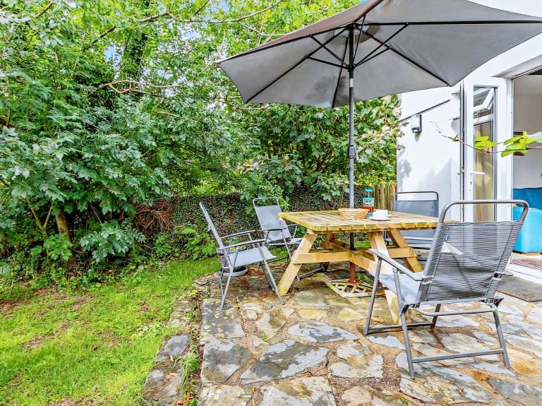 Nice cottage with yard | Pet-friendly — photo 3
