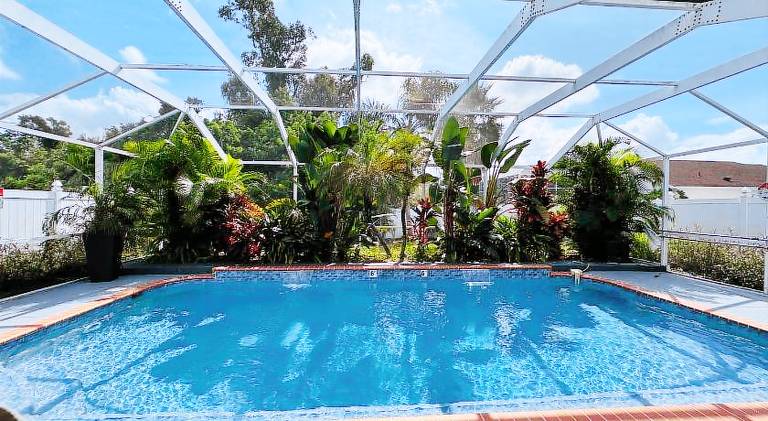 Lovely house with hot tub & pool | Pets are welcome in Bradenton, FL