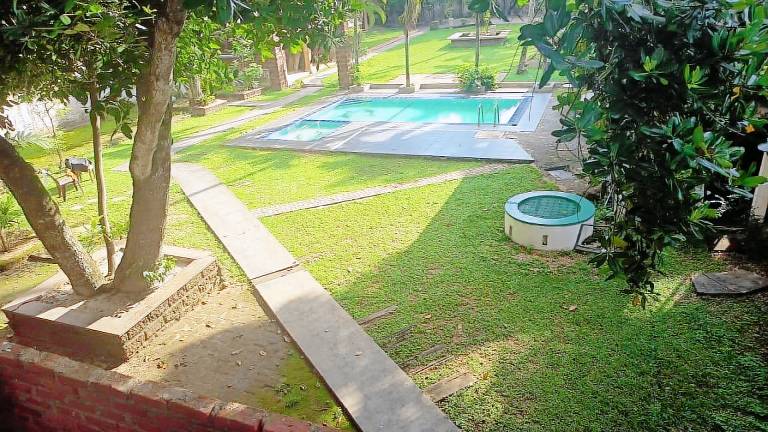 Lanka Bangla Inn - Wee Group in Katunayake