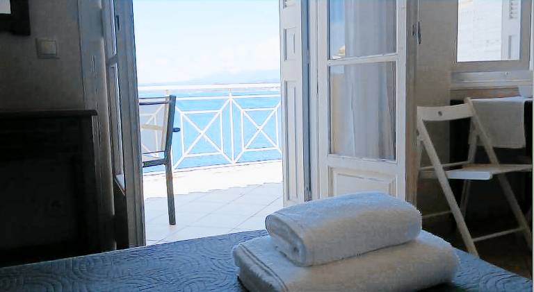 Family-friendly serviced apartment with terrace | Dogs allowed in Pylos-Nestoras