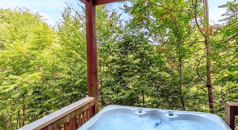 House with hot tub — photo 2