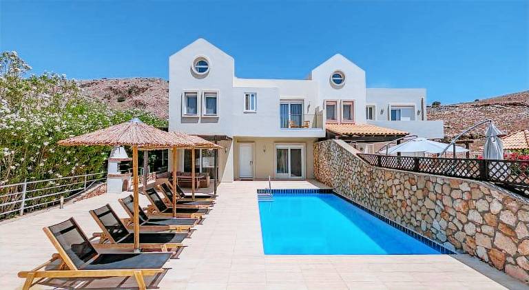 Villa with patio, BBQ & yard in Rhodes