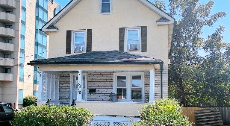 House | Pets are welcome in Niagara Falls, ON