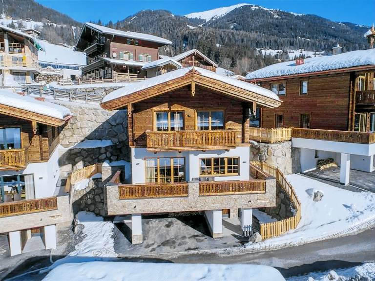 House with pool & patio in Neukirchen am Grossvenediger