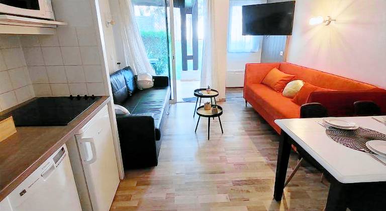Apartment with pool | Pets are welcome — photo 2