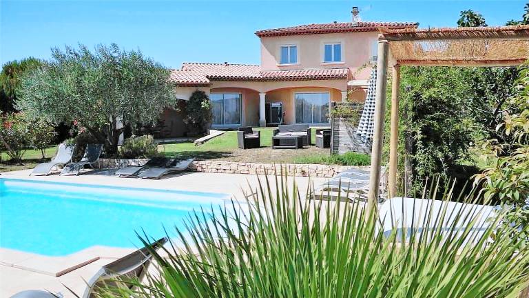 Vacation home with barbeque, jacuzzi & pool | Perfect for remote work in Vaison-la-Romaine