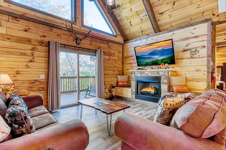 Cabin with private pool & patio — photo 3