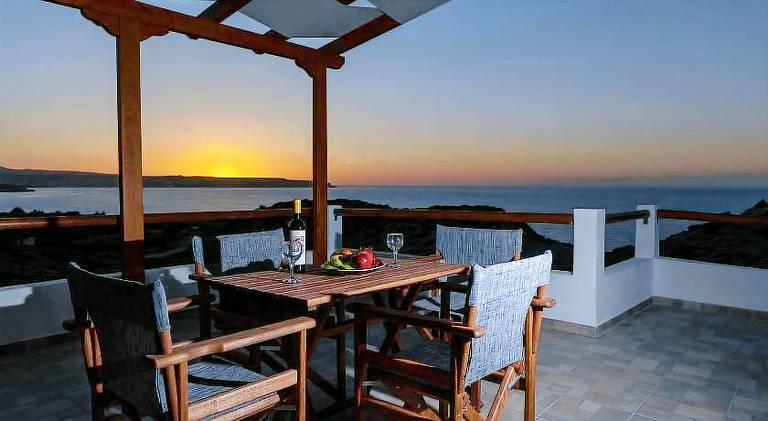 Apartments Kalaitzakis with private pool in Sitia