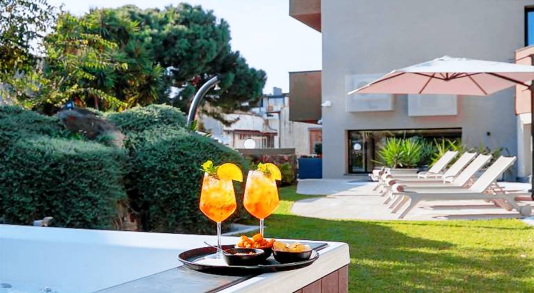 Apartment with garden, terrace & jacuzzi — photo 3