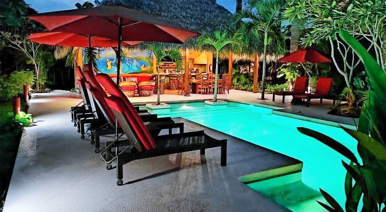Vacation home with pool | Close to the beach | Pet-friendly — photo 3
