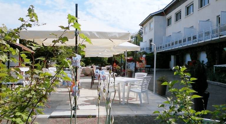 Logis Hotel Maison Carree Restaurant O Carre dArt — photo 5