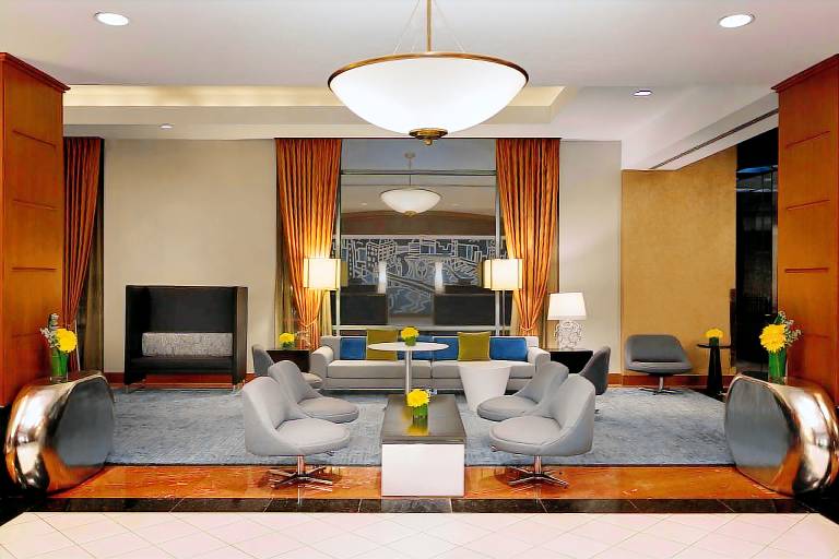 Hilton Chicago/Magnificent Mile Suites — photo 4