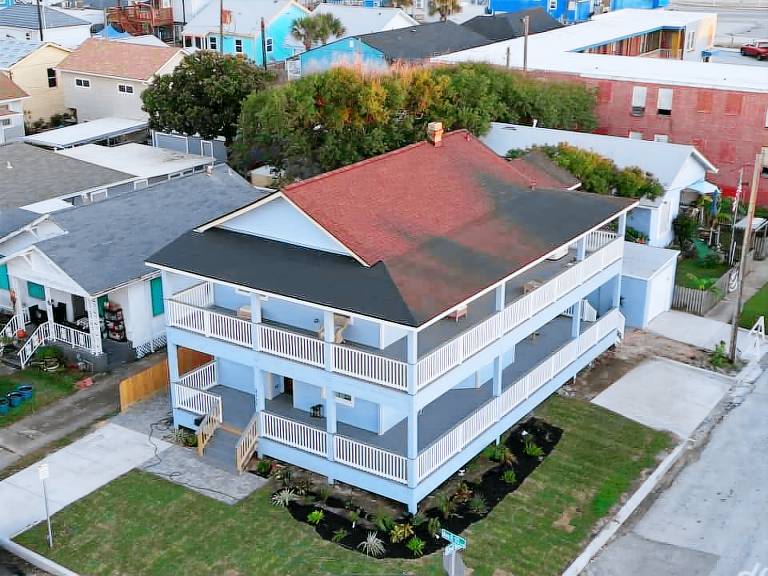 Family-oriented rental apartment with sauna, yard & jacuzzi | Water view | Close to the beach | Perfect for remote work | Pets allowed — photo 3