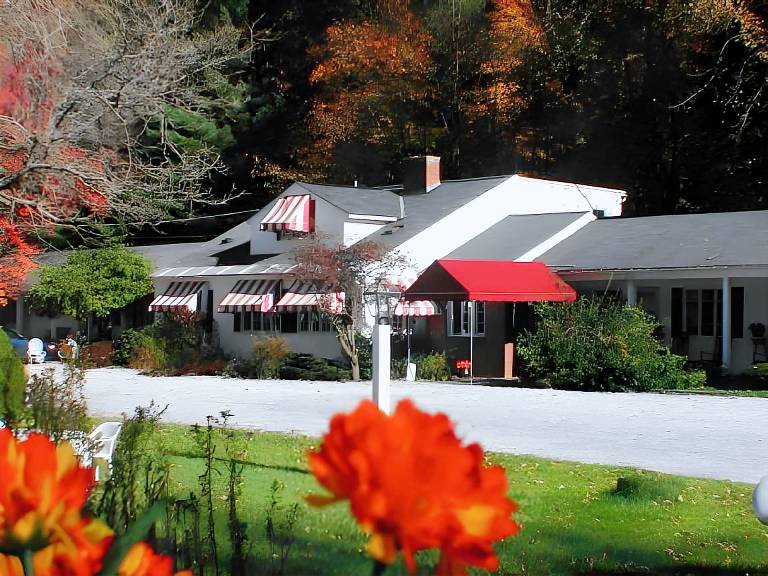 The 1896 House Country Inn - Brookside & Pondside — photo 5