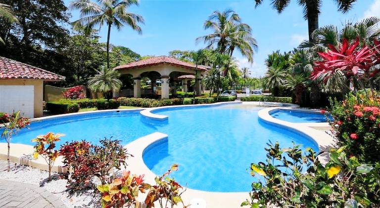 Villa with pool — photo 3