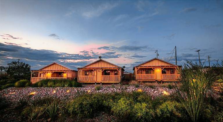 -Pet Friendly- Miners Cabin 5 -Two Double Beds - Private Balcony in Tombstone, AZ