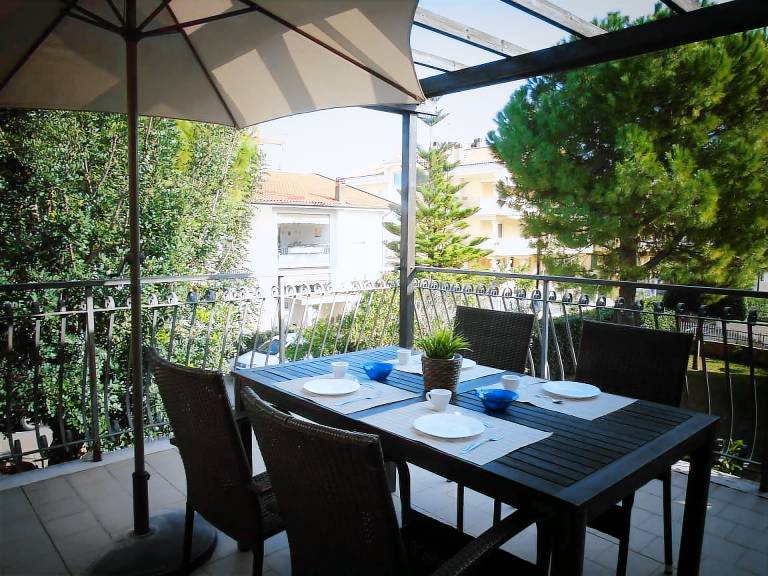 Holiday apartment with terrace & garden — photo 5