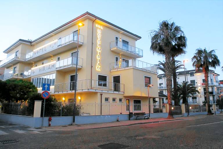 Holiday apartment with garden & pool — photo 2